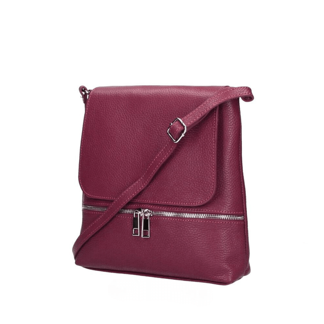 Borsa a tracolla GERALDINA in pelle vera colore vino, made in Italy, con tasche interne ed esterne con zip e tracolla regolabile.