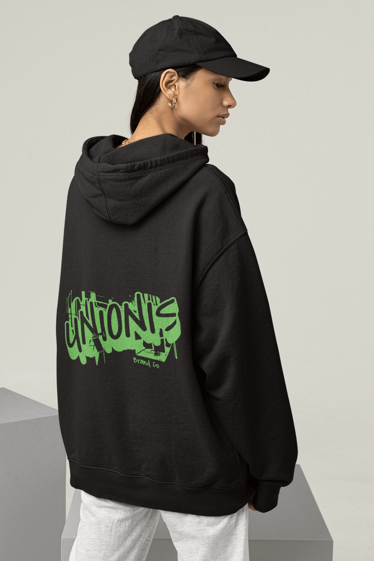 Unisex oversize hoodie in black, high-quality graphic print, 80% cotton, 20% polyester, 320gr, comfortable fit, made in Italy.